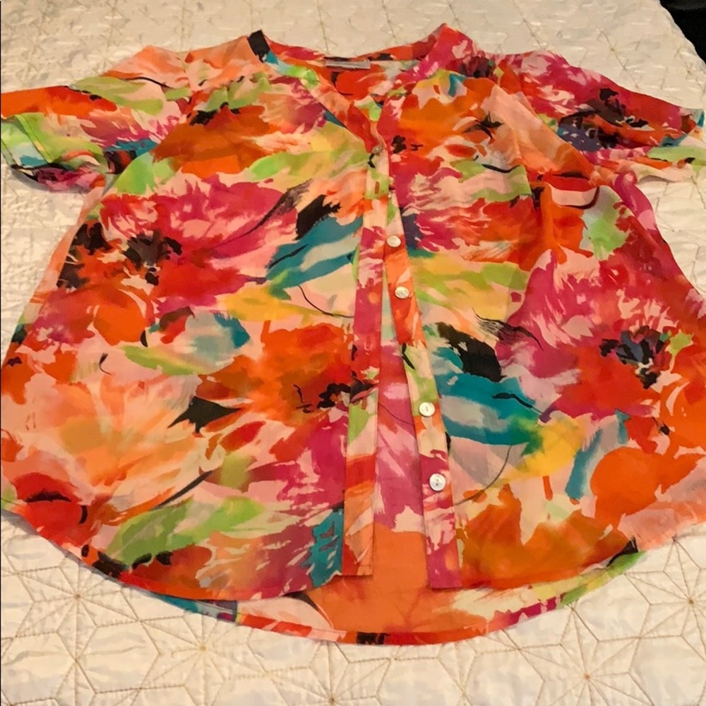 Dress Barn top of 100% polyester